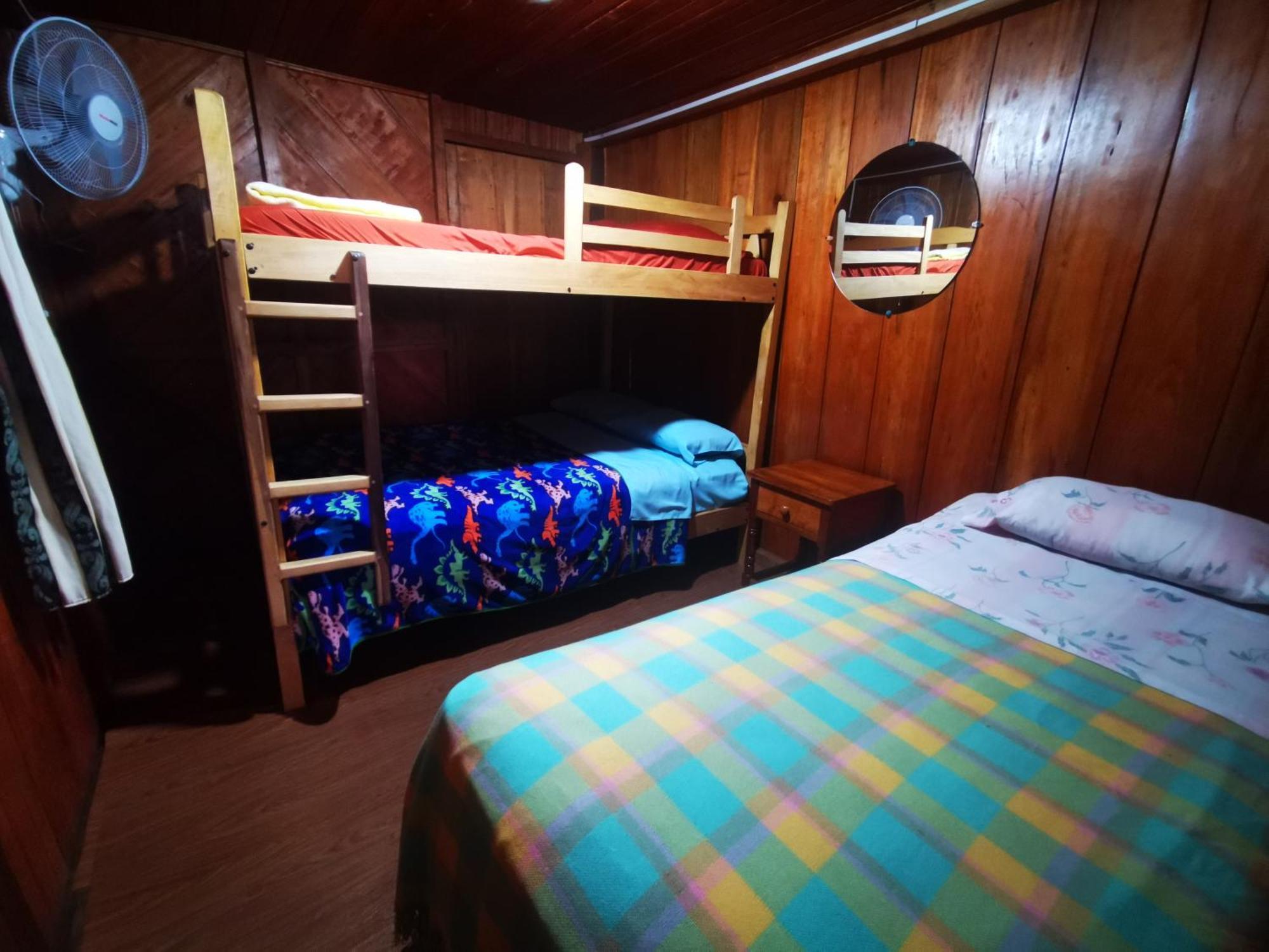 La Tranquilidad Hostel Mindo Bagian luar foto